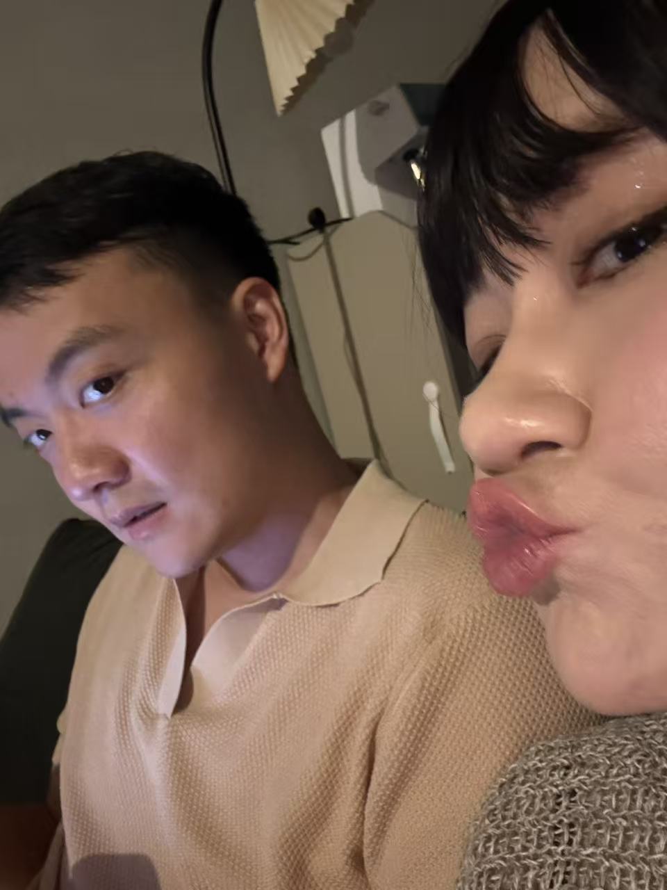 嘟嘴亲亲